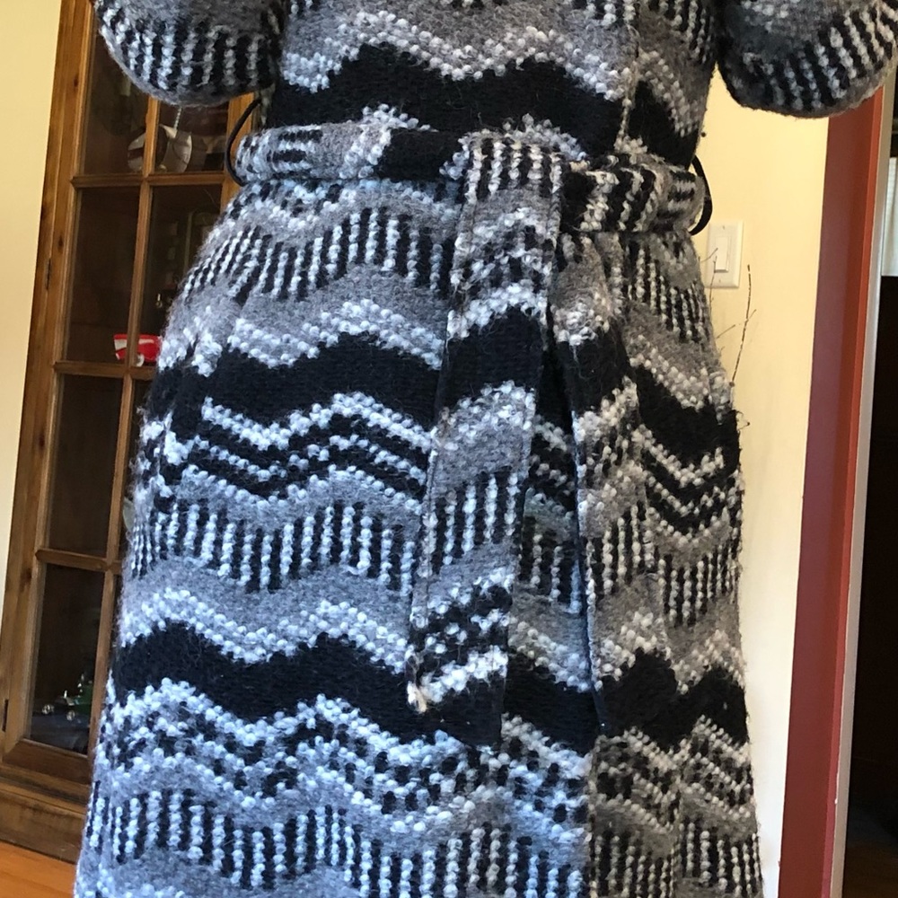 Coat - Picture 4 of 8